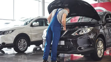 Zeci de service-uri auto și firme de asigurări, amendate de Consiliul Concurenței: Înțelegere de tip cartel