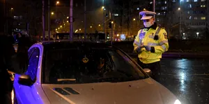 Un obiect lăsat pe jos în mașină poate aduce o amendă de 1.700 de euro și la suspendarea permisului