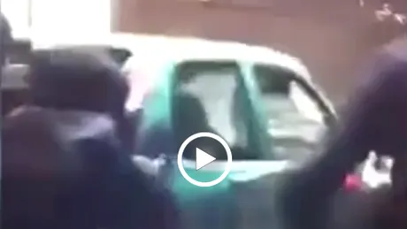 VIDEO. Maşină aruncată pe scările unei staţii de metrou