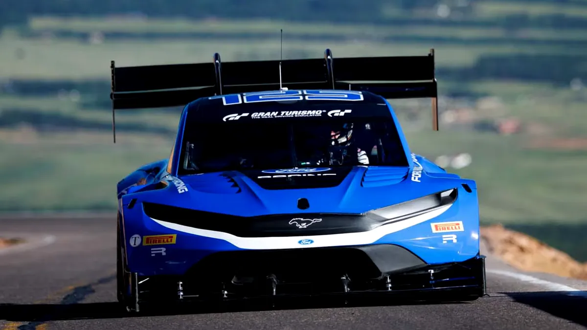 Romain Dumas câștigă Pikes Peak 2026 cu Ford Super Mustang Mach-E. Francezul obține a șasea victorie pe „Muntele Americii”