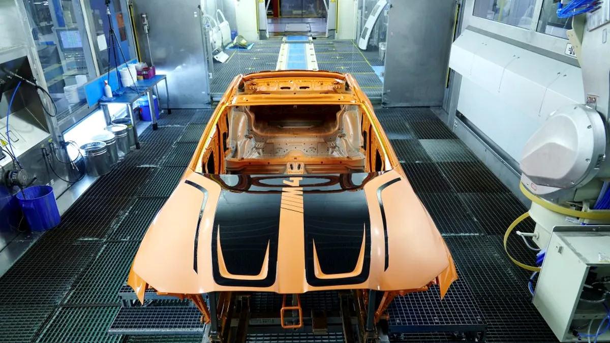 BMW testează un nou proces de vopsire fără pulverizare - VIDEO