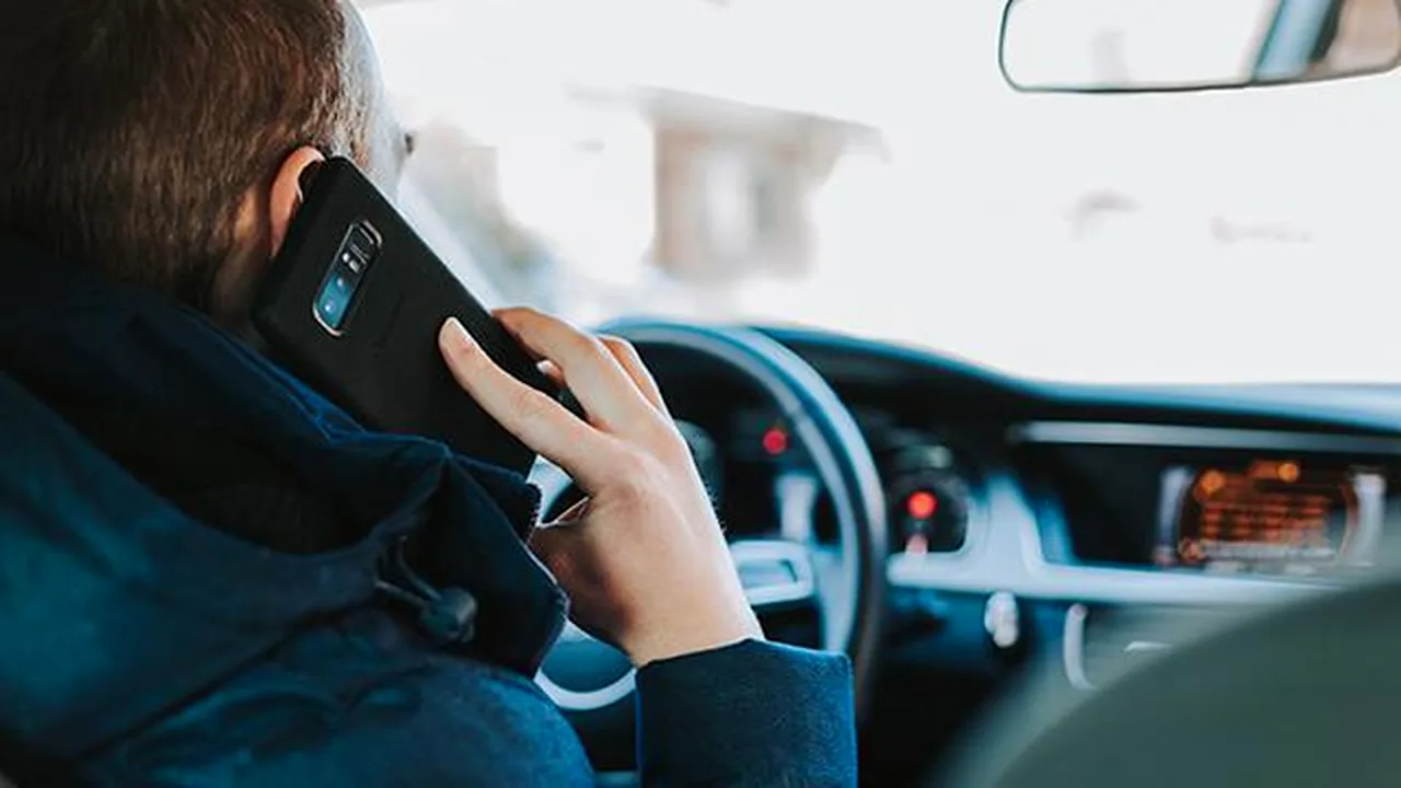 1-vorbit-la-telefon-in-timpul-condusului-cod-rutier-2019 