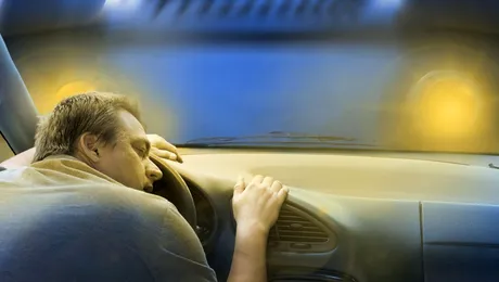 2025: Poliția Rutieră poate amenda șoferii care sunt prea obosiți. Cât este amenda și cum se determină somnolența
