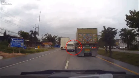 Cel mai nesimţit şofer al săptămânii vine din Thailanda. VIDEO