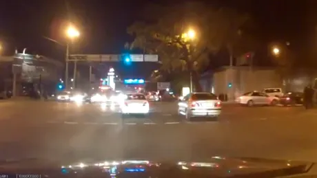 Un tramvai fără frâne trece prin traficul aglomerat ca prin brânză - VIDEO