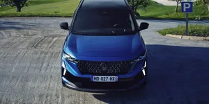 După Mercedes, și Renault își anunță participarea la Eurosatory 2026. Francezii vor prezenta un prototip militar bazat pe SUV-ul Rafale