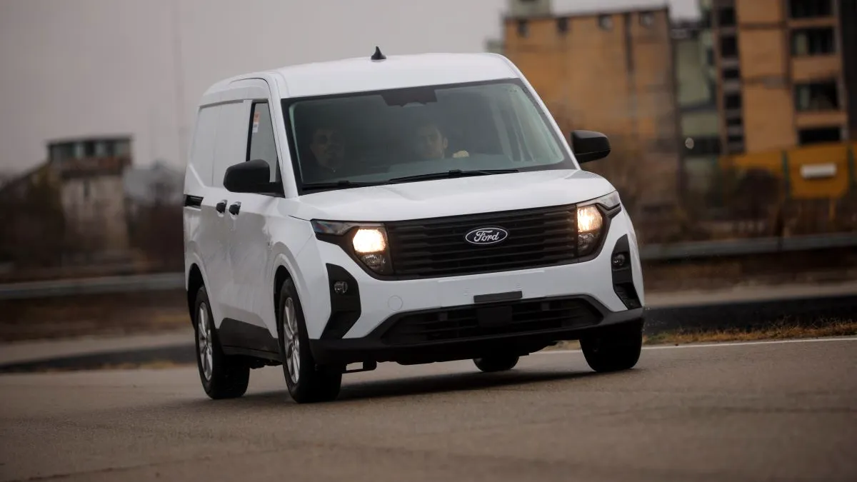 Ford România a furnizat către un operator de servicii mobile peste 400 de utilitare Ford Transit