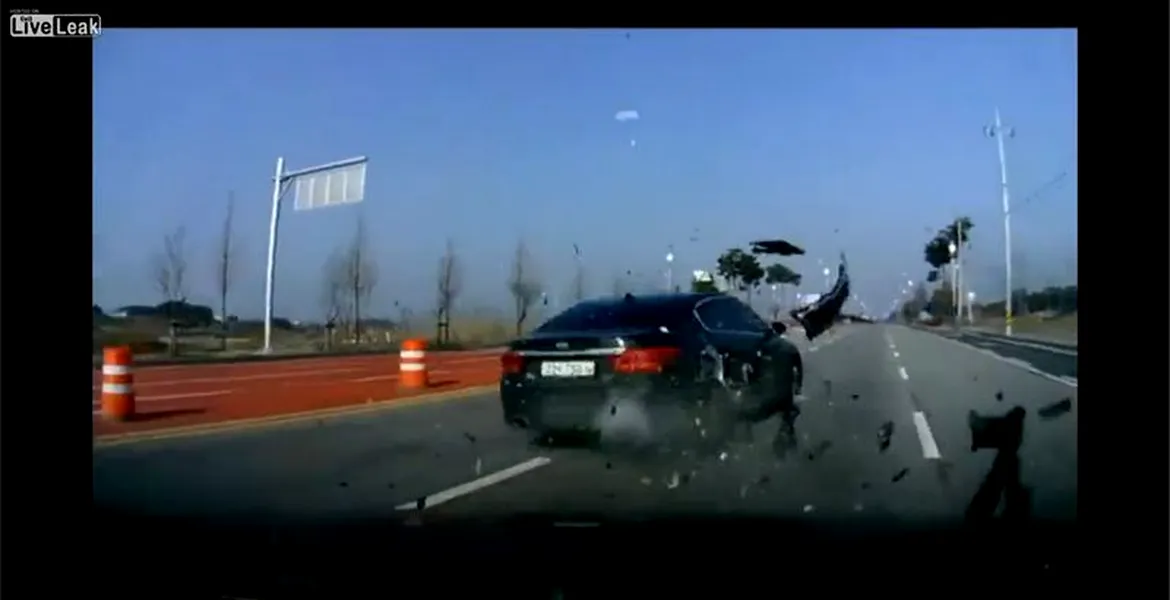 Neatenţia duce la accidente grave. VIDEO