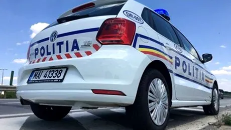 O familie care se întorcea de la mare a fost atacată de mai multe persoane în faţa unui post de poliţie din Ialomiţa. ”Dubiţa si Audi-ul după noi. Dubiţa mă depăşeşte şi parchează (culmea!) chiar în faţa secţiei de poliţie..”