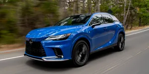 Toyota și Lexus sunt criticate pentru defecte ale bateriilor care au lăsat oamenii blocați în mașini. Semnalul de alarmă tras de o organizație britanică