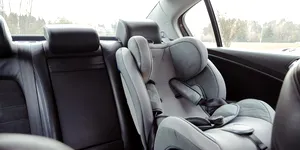 2025: Reguli actualizate pentru montarea și folosirea unui scaun auto pentru copii. Ce riscă șoferii dacă nu le respectă