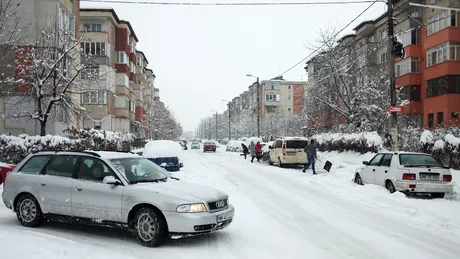 Scoateţi lanţurile, lopeţile şi la luptă, vitejii mei!
