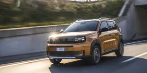 Fiat lansează o versiune hibridă a noului Grande Panda. Produce 110 CP și are cutie automată