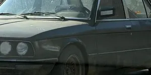 I-ar sta mai bine într-un muzeu: Automobil rar, surprins pe Valea Oltului, cu remorcă