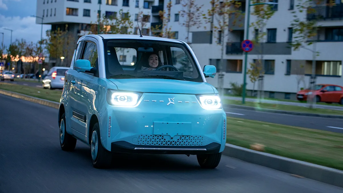 Primul curs din România unde adolescenții pierd controlul mașinii pentru a învăța conducerea defensivă