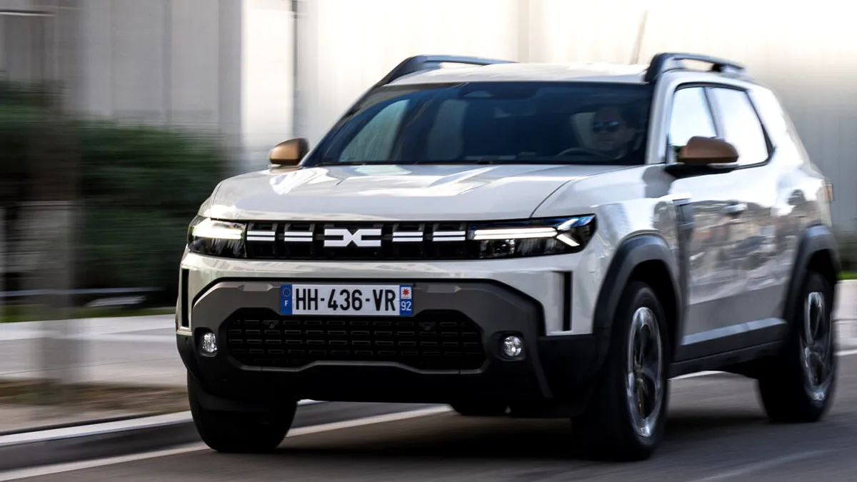Dacia Duster, considerată una dintre cele mai bune mașini pentru proprietarii de câini. Care sunt avantajele majore