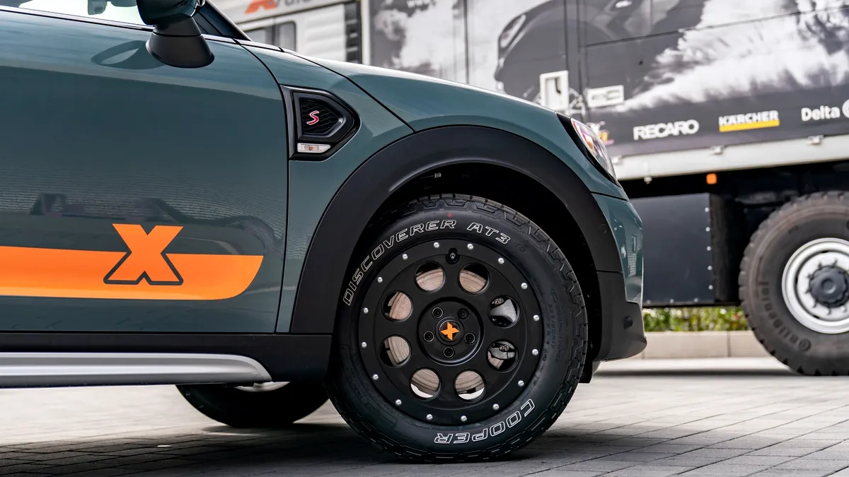 MINI Countryman powered by X-raid. Cum arată modelul după ce a primit un upgrade pentru off-road