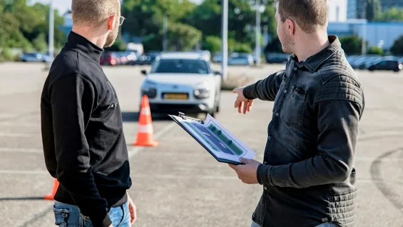 VIDEO | Cât costă să devii instructor auto în 2025 și ce trebuie să faci. Se mai dă șpagă la traseu?