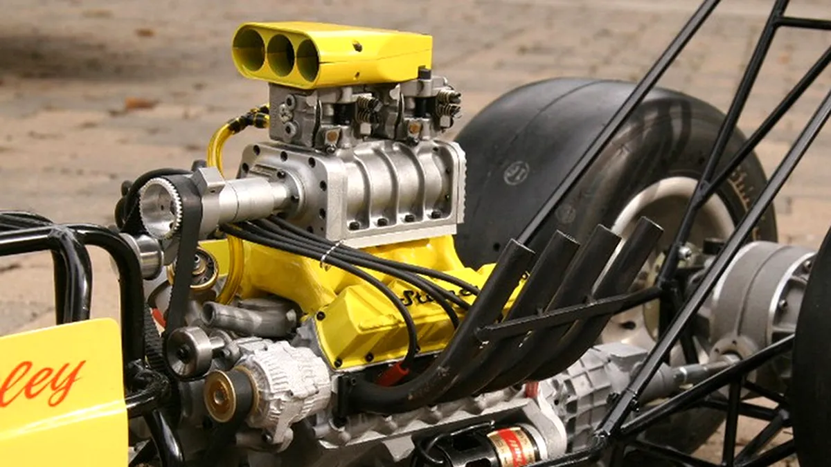 Cel mai mic motor V8 cu compresor mecanic din lume: 0,1 litri