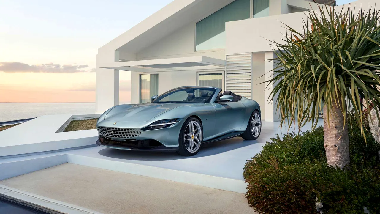 ferrari-dezvaluie-noul-roma-spider-plafon-din-material-textil-si-motor-v8-de-620-cp1 