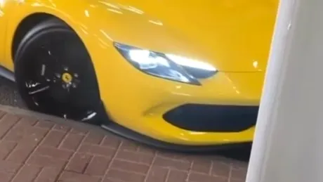 Video / Ferrari-ul lui Sandro Tonali a fost zgâriat de un valet în timpul unei manevre de parcare
