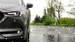 2025: Este legal să circuli cu anvelope de vară dacă plouă cu grindină? Care ar putea fi amenda