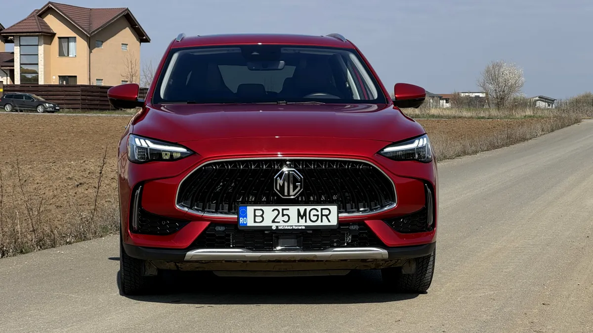 SUV-ul hibrid cu 258 CP și interior de Maserati - Cât costă noul MG eHS în România? - VIDEO