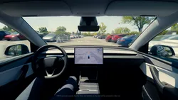 Pericolele condusului autonom: Un șofer de Tesla Model Y pare să fi adormit pe o autostradă din Canada. Mașina mergea cu 100 km/h