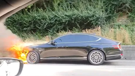 Un Genesis G80 2021 a luat foc. Cel mai frumos sedan coreean a fost lansat în luna martie - VIDEO