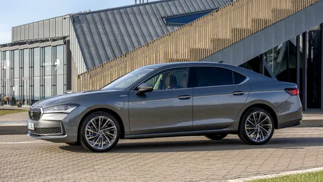 Škoda Superb este disponibilă într-o nouă versiune plug-in hybrid și devine cea mai puternică versiune a modelului ceh