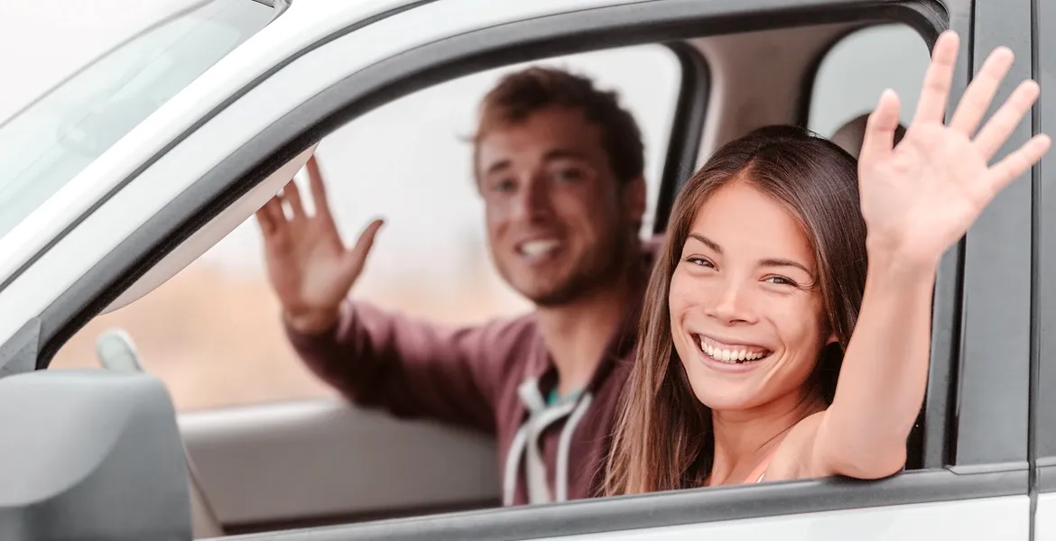 Ai voie să conduci autoturism cu 4 locuri dacă ai permis auto obținut la 16 ani?