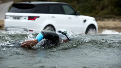 Noul Range Rover Sport trece şi de proba înotului - VIDEO