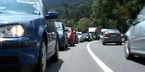 Aglomerație pe drumurile spre București. Rutele alternative propuse de centrul Infotrafic