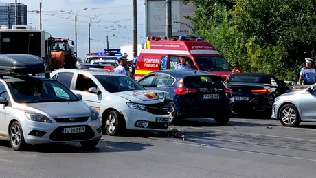 Accident în București. Mașină de poliție versus BMW. Cine a fost de vină?