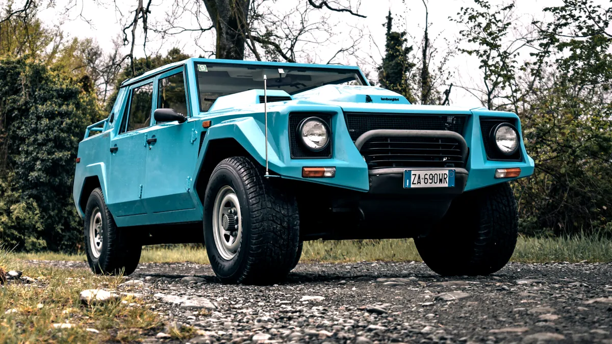 Lamborghini LM002 aniversează 40 de ani. Istoria primului „Super SUV” din istorie 