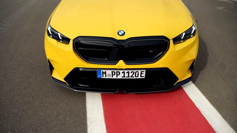 BMW lansează gama de accesorii M Performance pentru noua generație M5