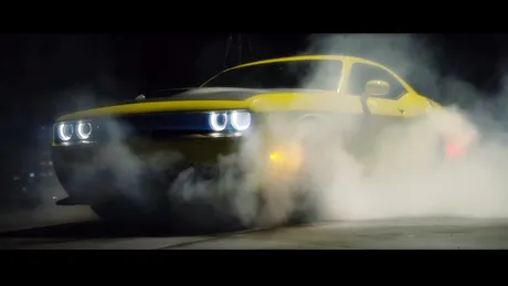 Reclama Pennzoil cu Dodge Challenger este ridicol de spectaculoasă [VIDEO]