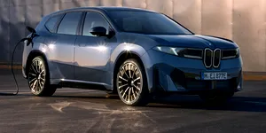 BMW iX3 va fi disponibil într-o versiune mai accesibilă, din vară. Cu ce noutăți mai vin bavarezii?