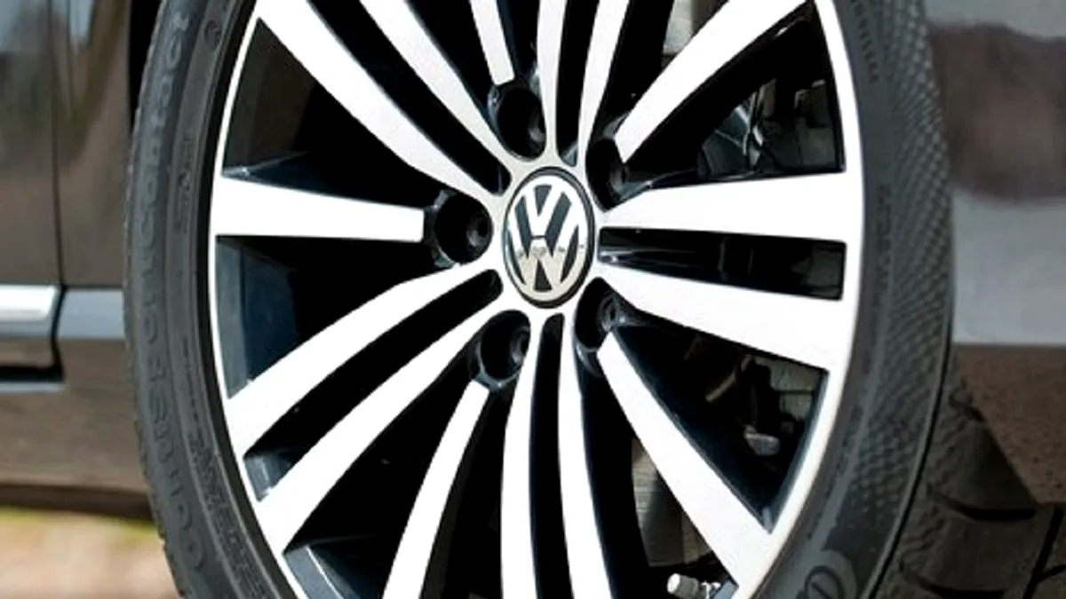 BCR vinde un Volkswagen Passat cu 4.500 de euro. Nimeni nu înțelege de ce costă atât
