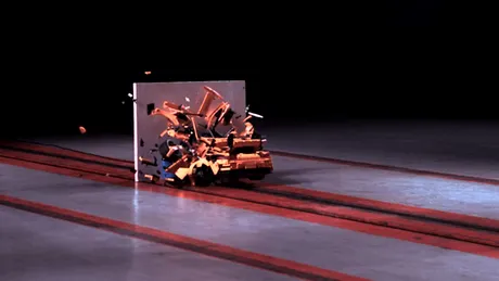 Crash Test cu un Porsche din LEGO. Nu te saturi să-l tot revezi (VIDEO)