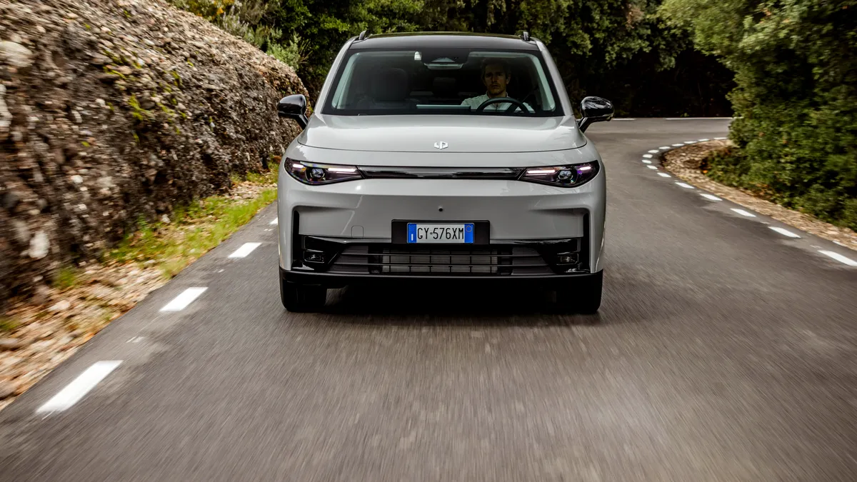 Leapmotor C10 primește o versiune cu tracțiune integrală