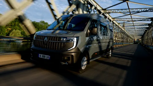 <span class='prepend'>Foto |</span> Renault actualizează gama Master. Cu ce dotări vin noile autoutilitare ale francezilor?