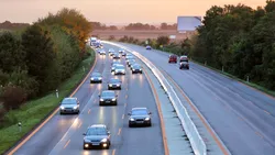 Conduita agresivă în trafic: De la flash-uri la frânări bruște. Ce e sancționat și ce nu?
