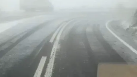 Încă o ninsoare puternică pe Transfăgărășan! Când ar putea fi închis drumul și ce obligații au șoferii