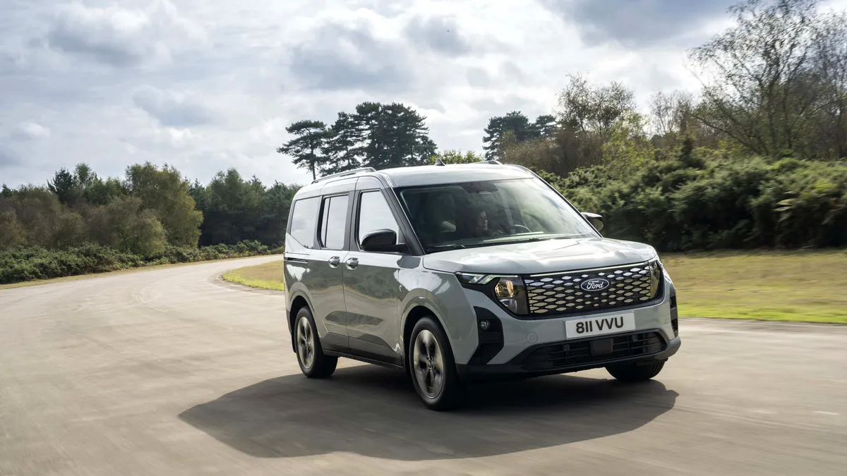 Ford E-Tourneo Courier, produs la Craiova, poate fi comandat în România