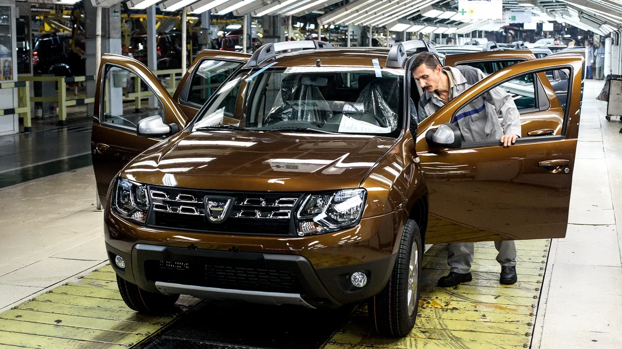 Cât_câștigă_în_2022_angajații_și_inginerii_care_lucrează_la_Dacia_în_România_promotor_shutterstock_com MioveniRomania-October132014ColorPictureOfA 