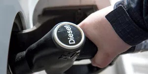 Prețul motorinei a ajuns la 10,40 lei pe litru. Bogdan Ivan cere controale la benzinării