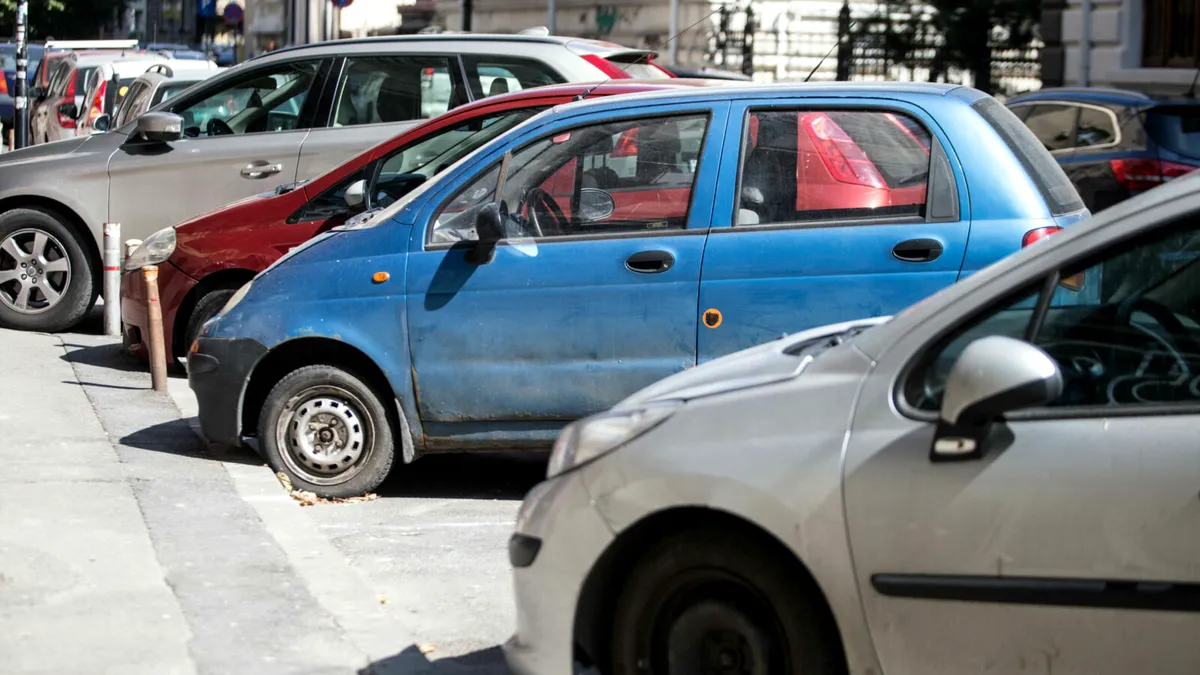 2025: România introduce taxa auto pentru mașinile vechi. Ce vehicule sunt vizate și de când se aplică?