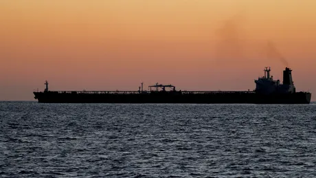 Industria auto se poate îndrepta spre o nouă criză, din cauza conflictului din Iran. Printr-o singură strâmtoare trec 20 de milioane de barili de petrol zilnic