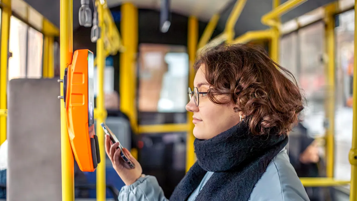 Transport public la 1 leu în Arad din august: bilete valabile 24 de ore și abonamente reduse